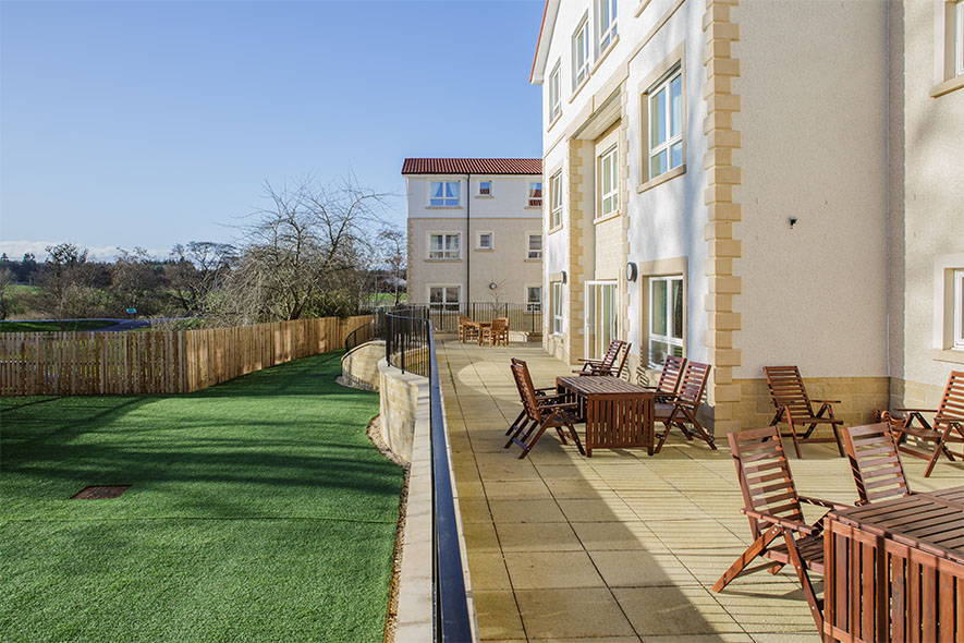 haddington care home garden and patio area